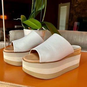 Paloma Barcelo platform